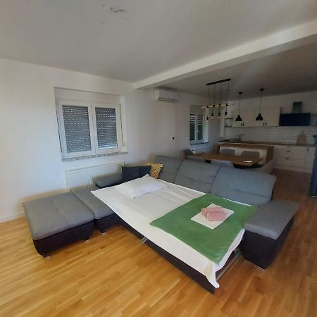 비오그라드나모루 Apartman Lucija 아파트 외부 사진