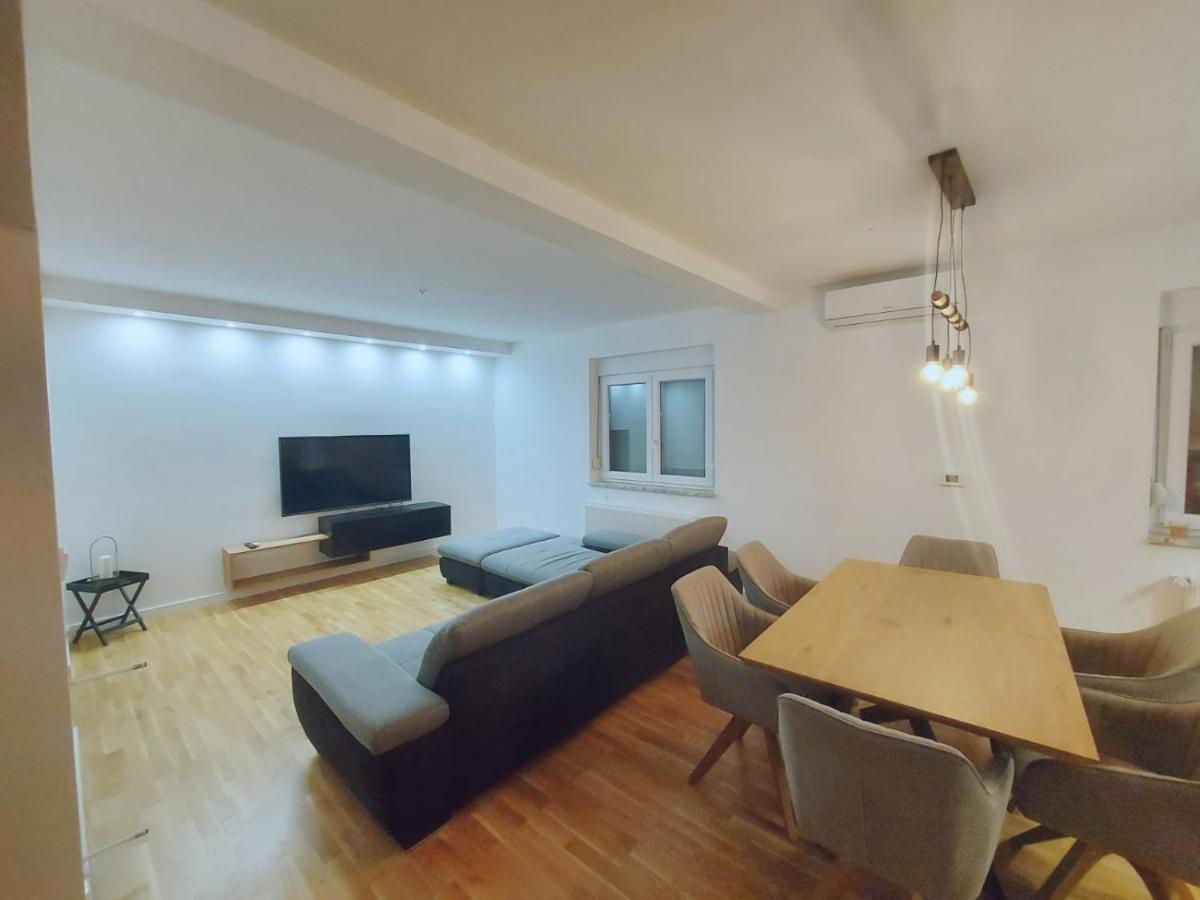 비오그라드나모루 Apartman Lucija 아파트 외부 사진